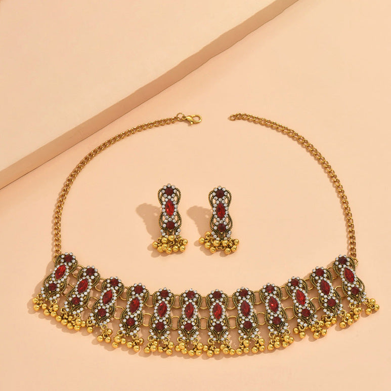 Superbe ensemble de bijoux ethniques vintage en perles de pierres précieuses : boucles d'oreilles et collier