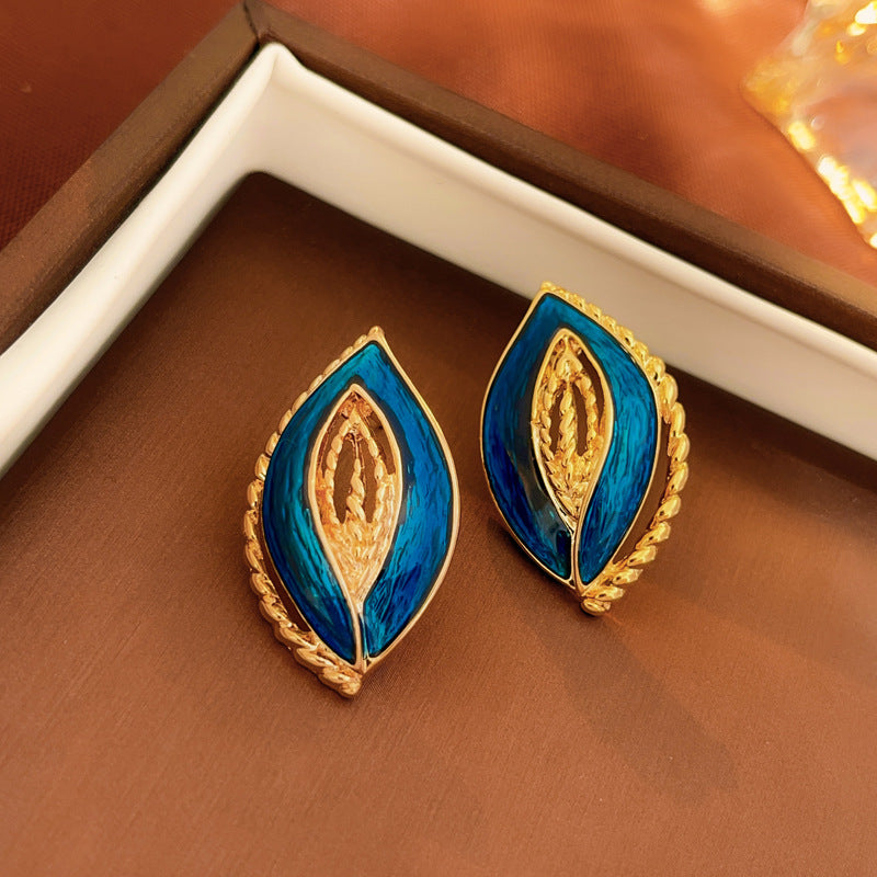 Elevate Your Look: Vintage Earrings for Every Occasion and Outfit