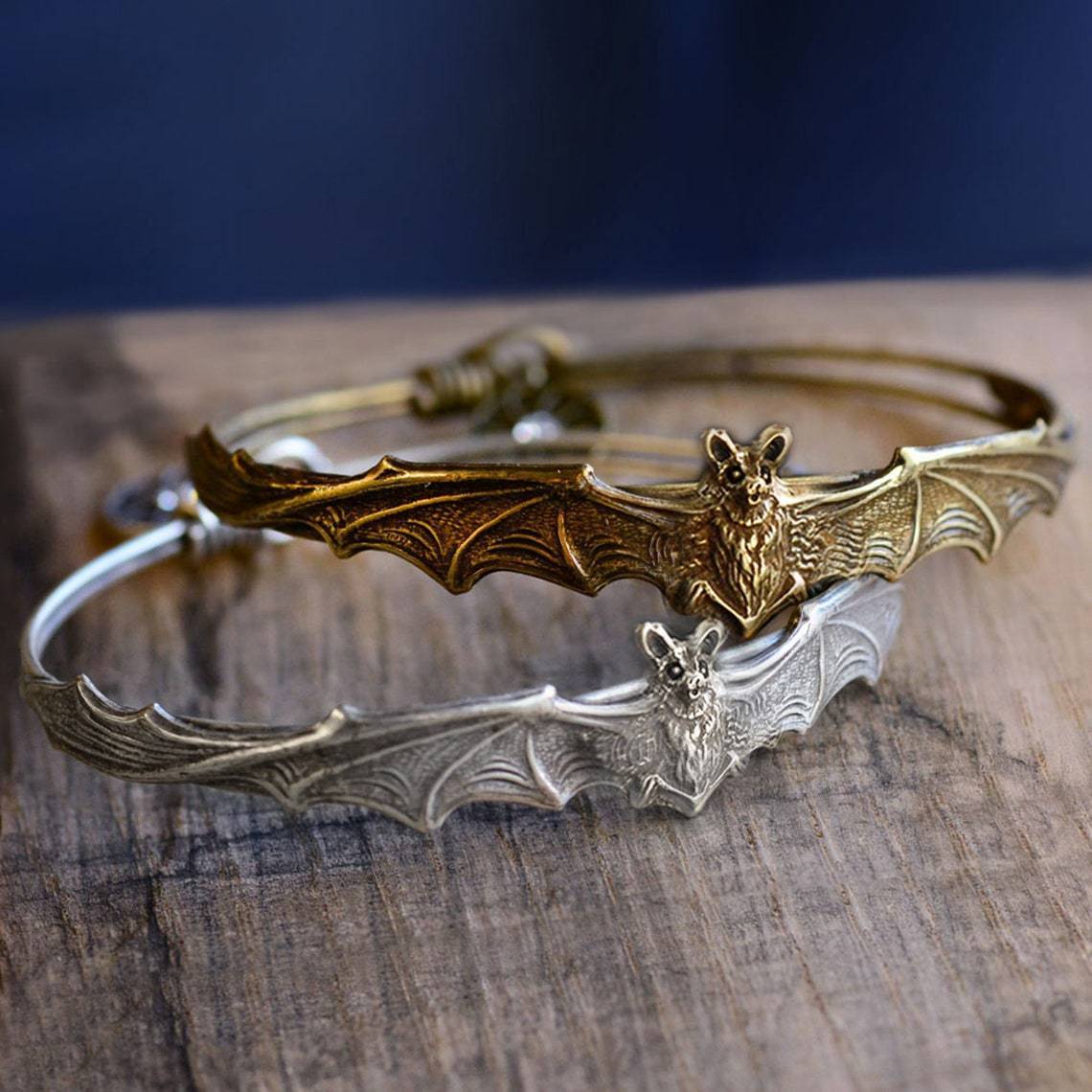 Gorgeous Halloween Bat Bracelet: Elevate Your Festive Style Effortlessly