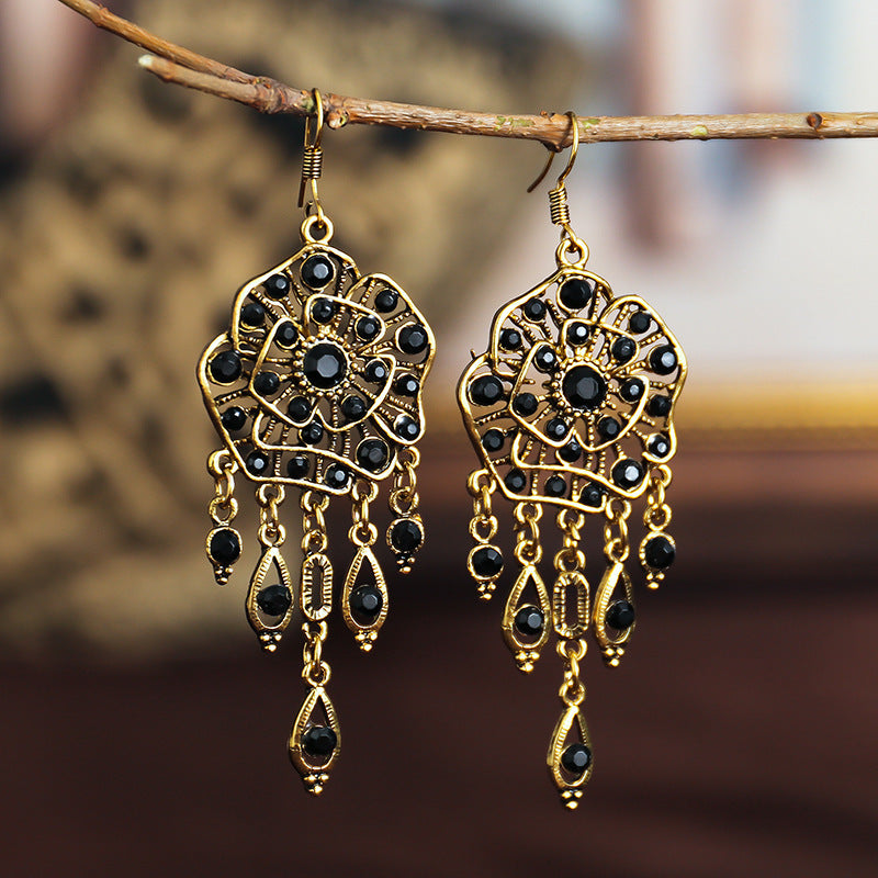 Flower diamond texture earrings: Sparkling beauty for timeless, luxurious fashion.