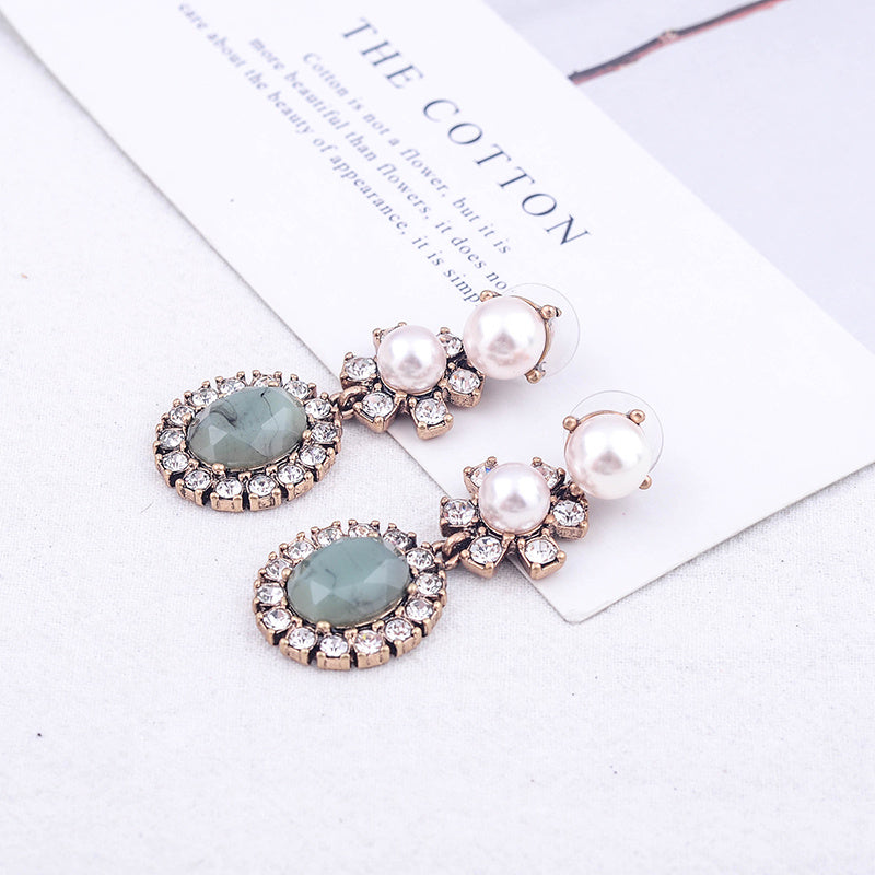 Timeless Elegance: Elevate Your Look with Vintage Style Earrings