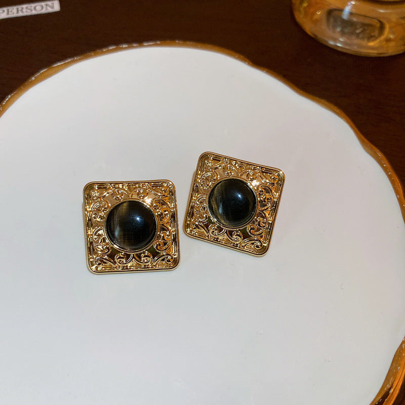 Elevate Your Look: Vintage Earrings for Every Occasion and Outfit