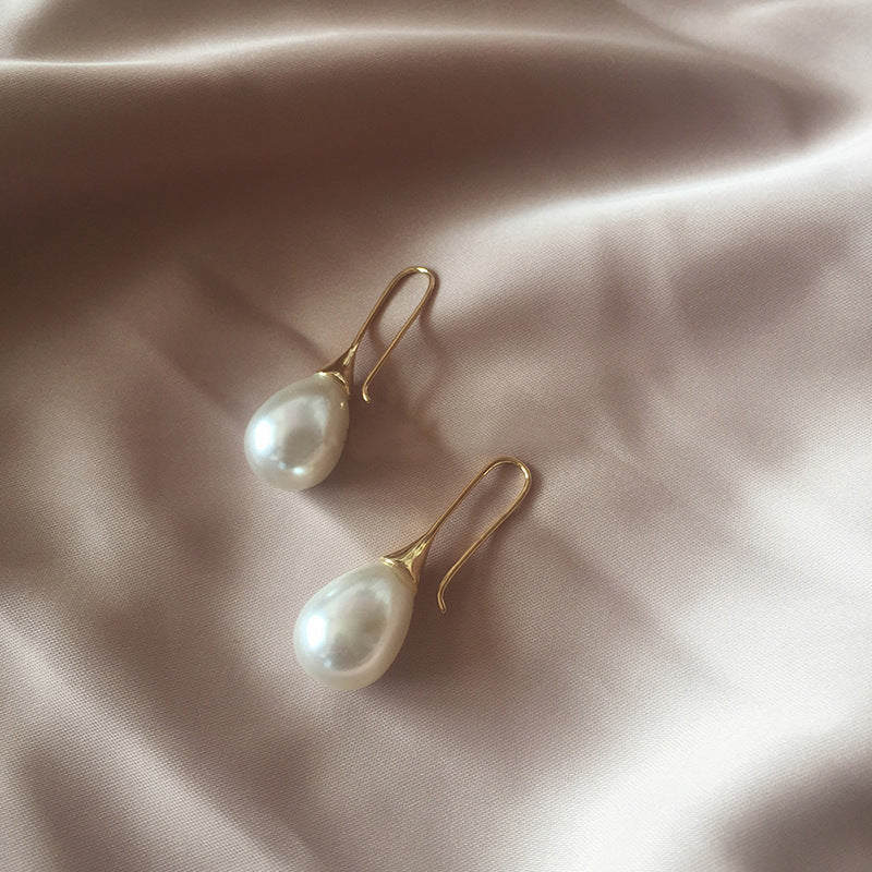 Timeless Charm: Waterdrop Pearl Earrings Enhance Every Outfit Effortlessly