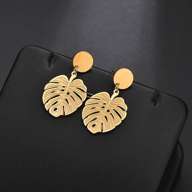 Superbes boucles d'oreilles dorées à motif de feuilles : rehaussez votre style sans effort