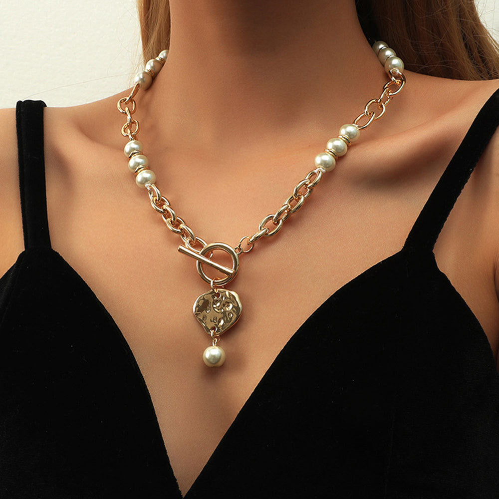 Chic Alloy Pearl Clavicle Chain Necklace: Elevate Your Fashion Style