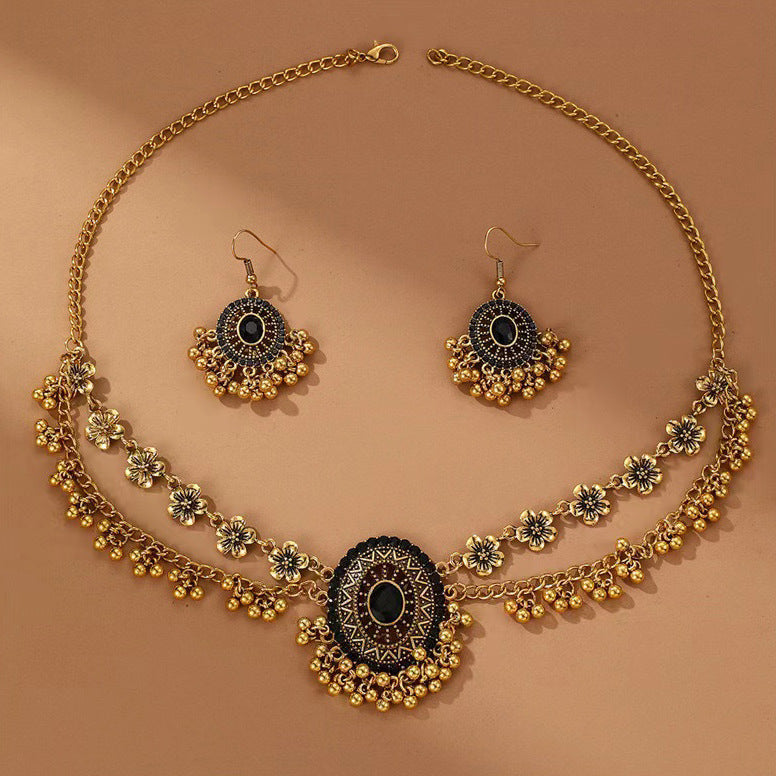 Superbe ensemble de bijoux ethniques vintage en perles de pierres précieuses : boucles d'oreilles et collier