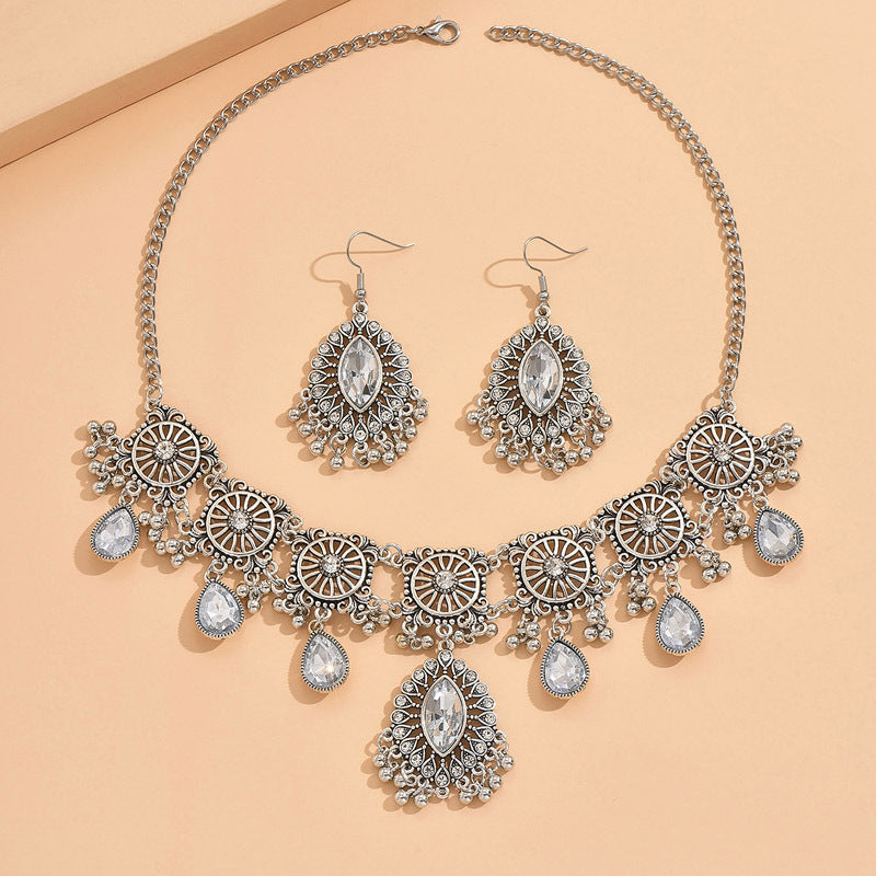 Superbe ensemble de bijoux ethniques vintage en perles de pierres précieuses : boucles d'oreilles et collier