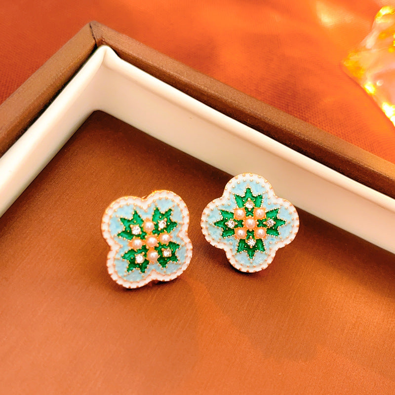 Elevate Your Look: Vintage Earrings for Every Occasion and Outfit