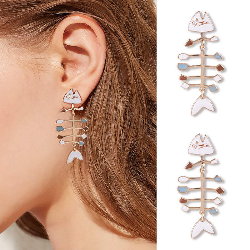 Rehaussez votre style : des boucles d'oreilles uniques en forme d'arête de poisson pour une élégance tendance