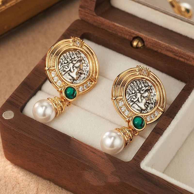 Timeless Elegance: Vintage Pearl Earrings Elevate Any Outfit's Charm