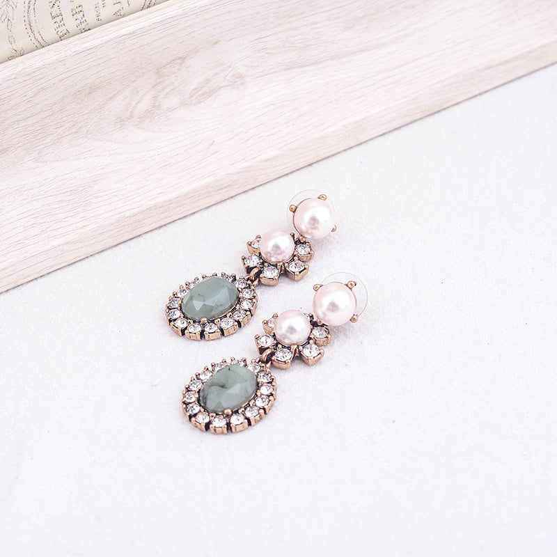 Timeless Elegance: Elevate Your Look with Vintage Style Earrings