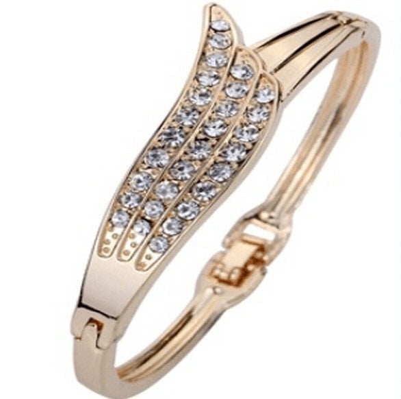 Sparkling Full Diamond Angel Wing Bracelet: Perfect for Any Occasion