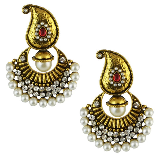 Classic Beauty: Vintage Pearl Earrings Add Sophistication to Every Outfit