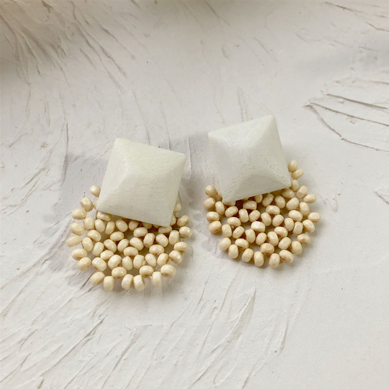 Rehaussez votre style : des boucles d'oreilles en perles de bois vintage pour toutes les occasions