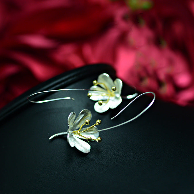 Enhance Your Style: Flower Earrings Add Beauty to Every Outfit