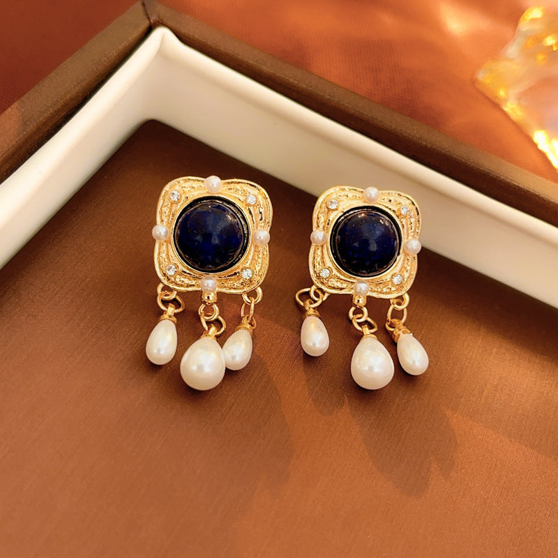 Elevate Your Look: Vintage Earrings for Every Occasion and Outfit