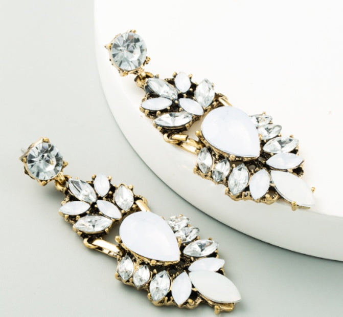 Sparkling Crystal Earrings: A Must-Have Accessory for Every Woman