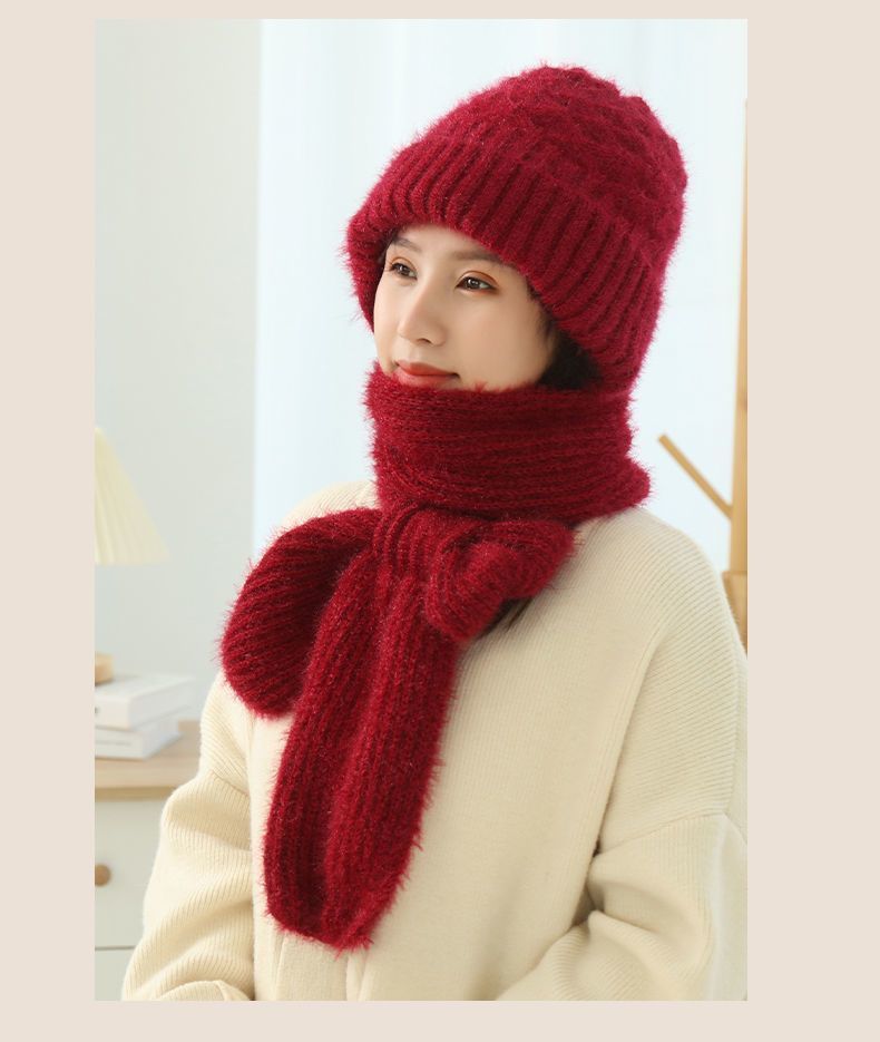 Ultimate Warmth: Women’s Fleece-Lined Scarf and Hat for Cold Days