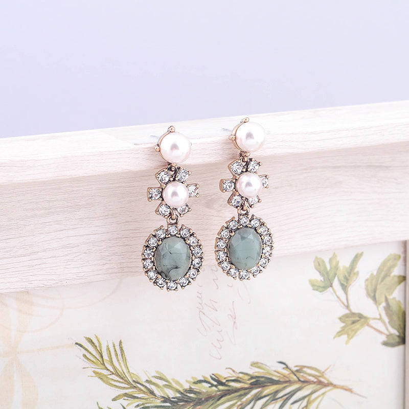 Timeless Elegance: Elevate Your Look with Vintage Style Earrings