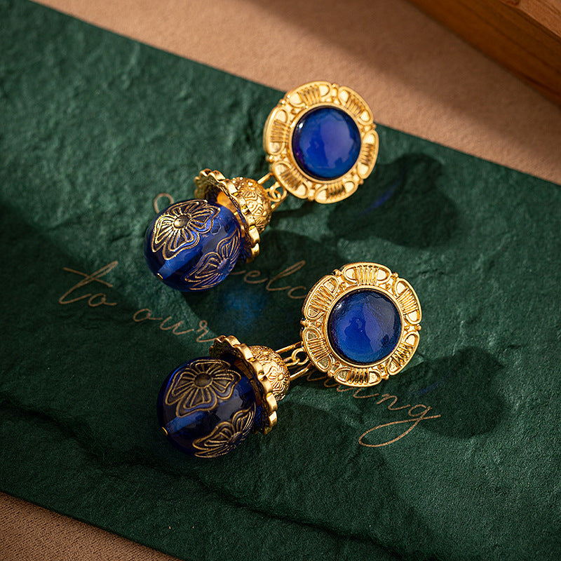 Vintage Earrings: Uncovering Their Allure, Style, and Lasting Quality