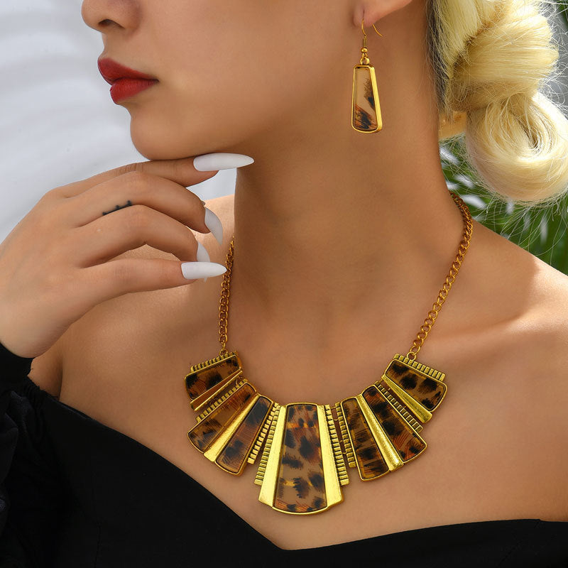 Superbe ensemble de bijoux ethniques vintage en perles de pierres précieuses : boucles d'oreilles et collier