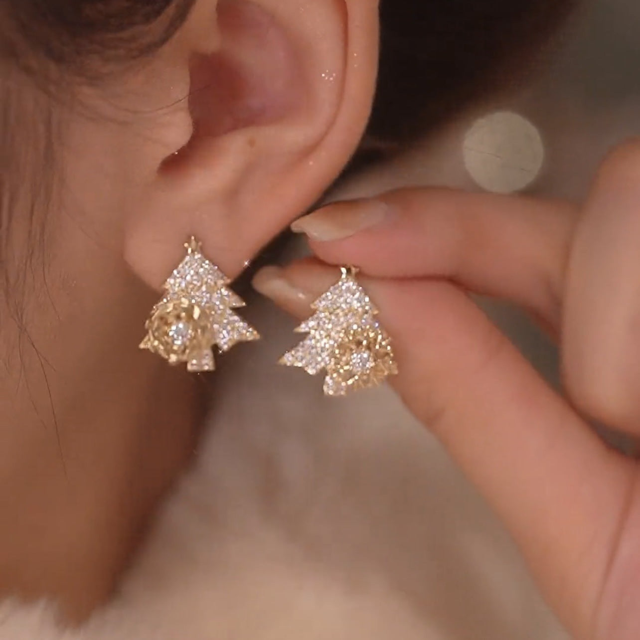 Shiny Rhinestone Snowflake Stud Earrings: Perfect Holiday Gift for Christmas!