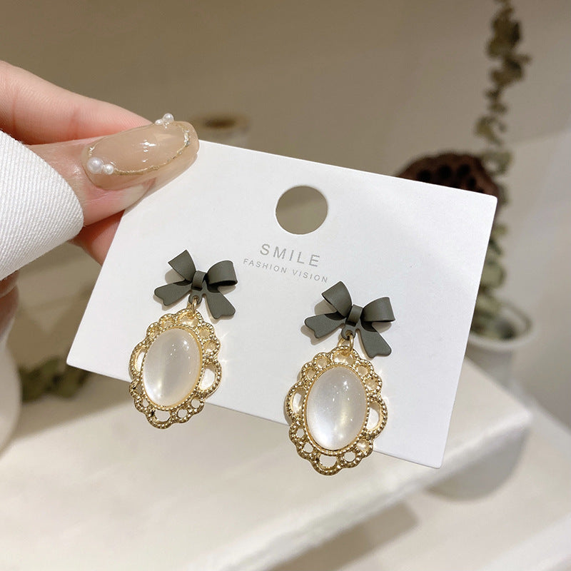 Elevate Your Look: Timeless Vintage Style Earrings for Any Occasion