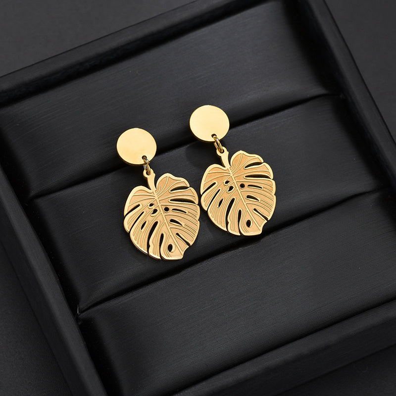 Superbes boucles d'oreilles dorées à motif de feuilles : rehaussez votre style sans effort