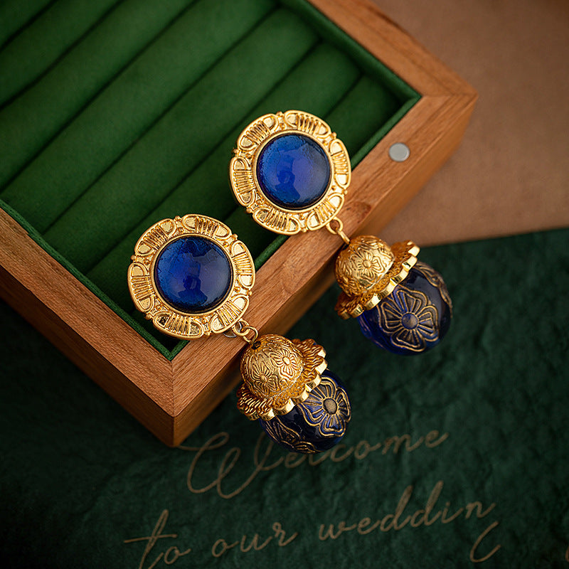 Vintage Earrings: Uncovering Their Allure, Style, and Lasting Quality