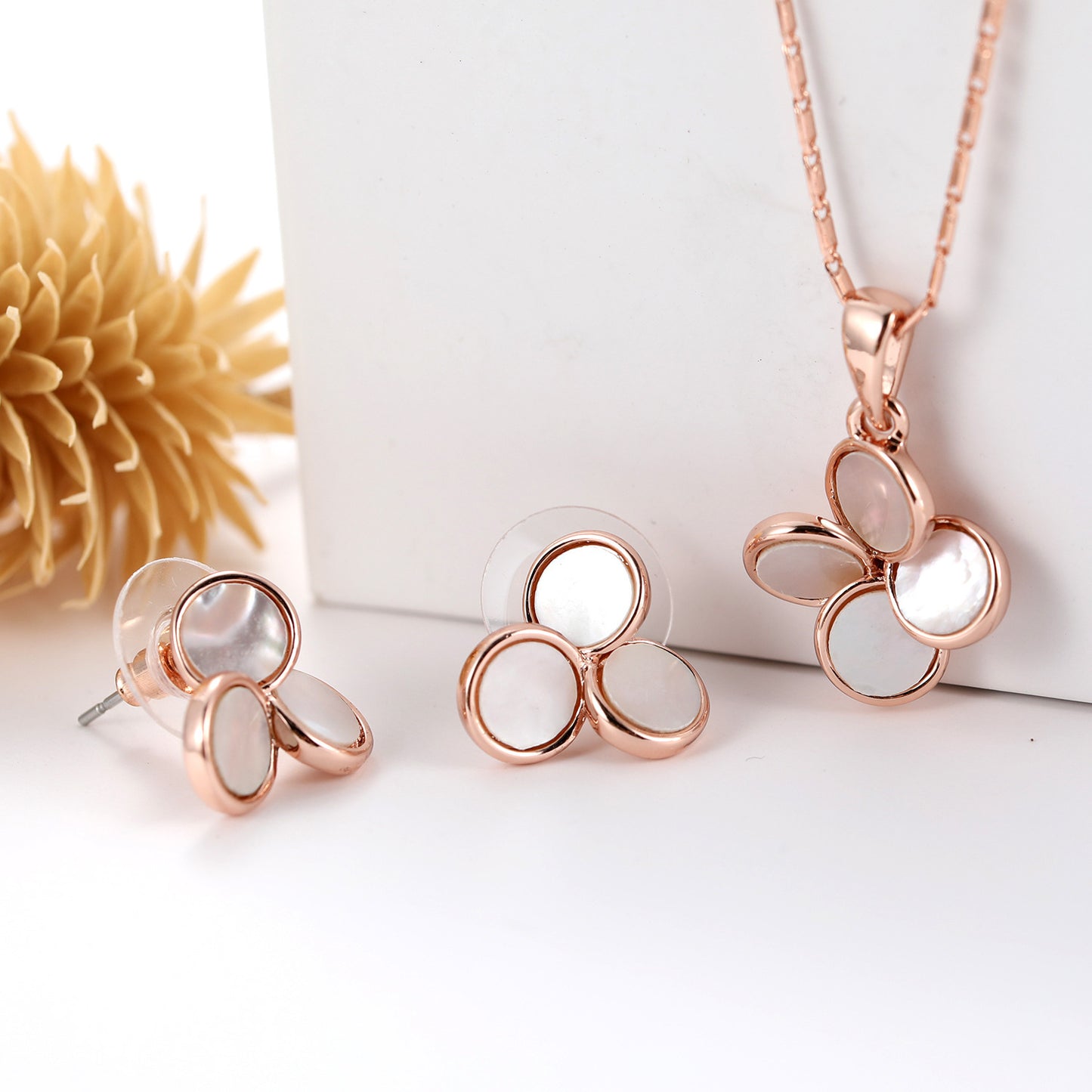 Enhance Your Look: Alloy Shell Flower Necklace and Earring Set