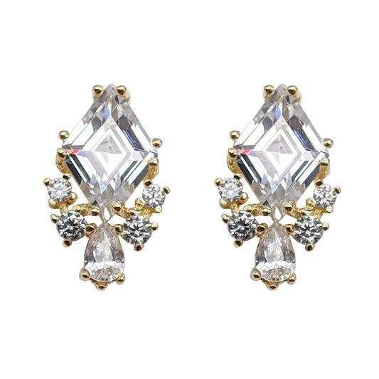 Rehaussez votre style : boucles d'oreilles à tige vintage en oxyde de zirconium pour plus d'élégance 