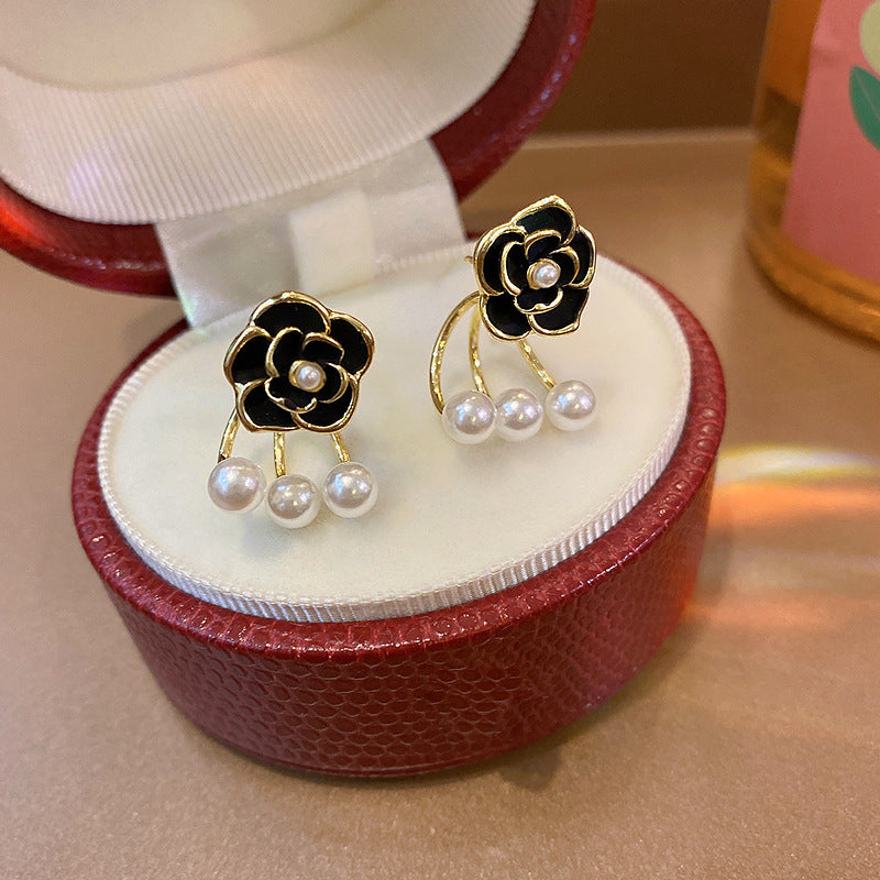 Découvrez des boucles d'oreilles à fleurs vintage uniques : l'accessoire parfait pour toutes les occasions !