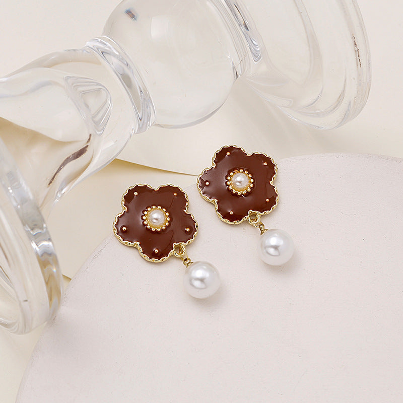 Stunning Baroque Vintage Flower Pearl Earrings: Perfect for Any Occasion