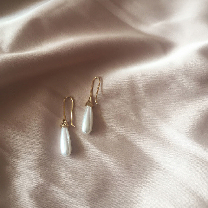 Timeless Charm: Waterdrop Pearl Earrings Enhance Every Outfit Effortlessly