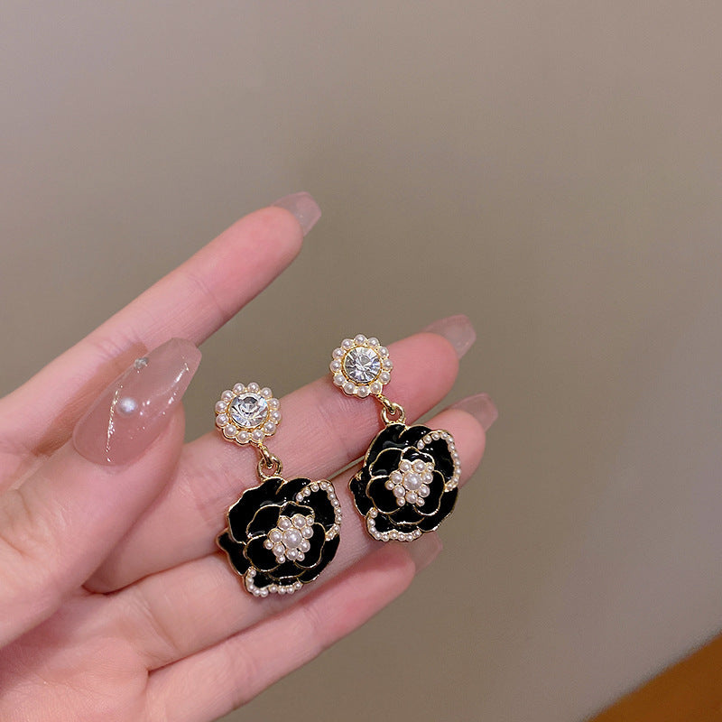 Découvrez des boucles d'oreilles à fleurs vintage uniques : l'accessoire parfait pour toutes les occasions !