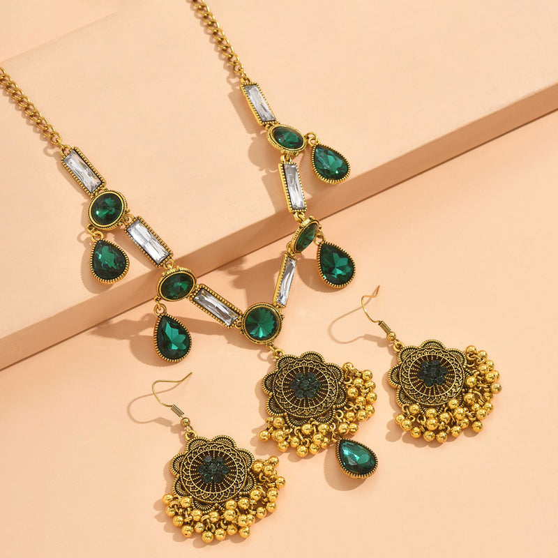 Superbe ensemble de bijoux ethniques vintage en perles de pierres précieuses : boucles d'oreilles et collier