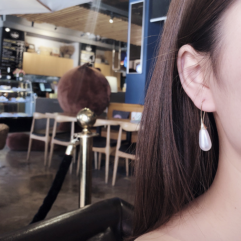 Timeless Charm: Waterdrop Pearl Earrings Enhance Every Outfit Effortlessly