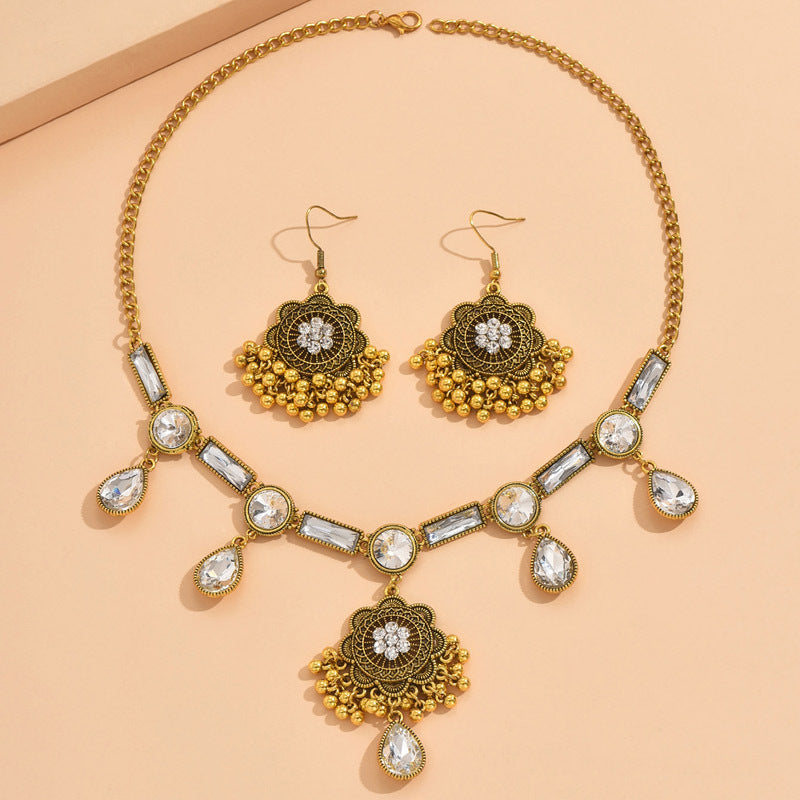 Superbe ensemble de bijoux ethniques vintage en perles de pierres précieuses : boucles d'oreilles et collier