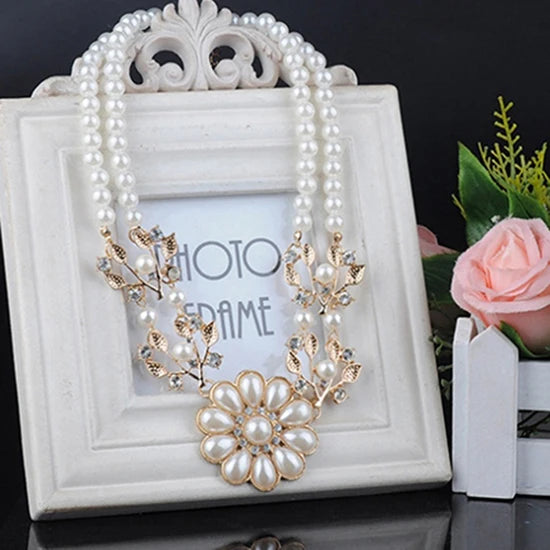 Elegant Artificial Pearl Flower Pendant Necklace - for Every Occasion