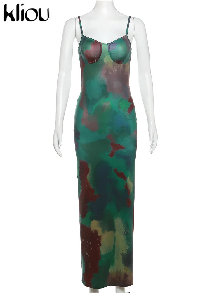 Elegant Print Maxi Dress: Sexy Cleavage and Body-Shaping Design"