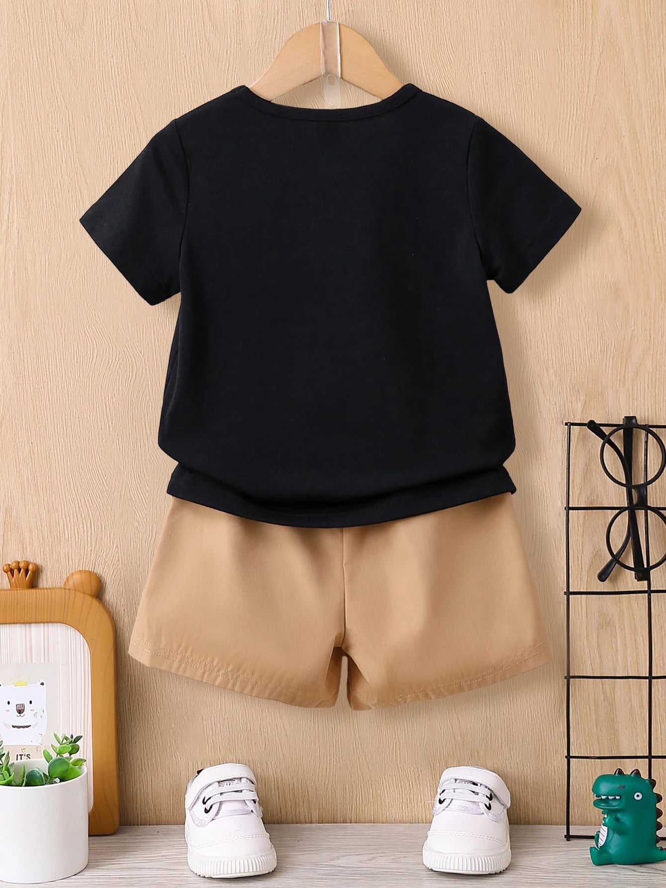 Comfortable Gradeschooler boy Short Sleeve T-Shirt and Shorts Set for Playtime