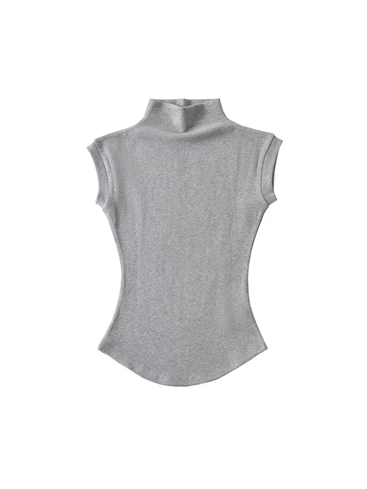 Chic Sleeveless Turtleneck Pullover: Slim Fit for Effortless Elegance