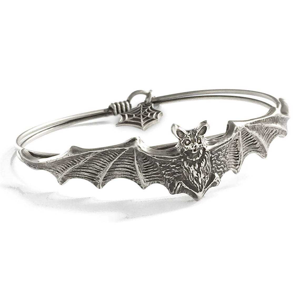 Gorgeous Halloween Bat Bracelet: Elevate Your Festive Style Effortlessly