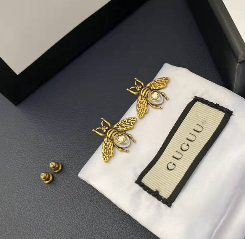 Vintage Little Bee Ear Stud: Unique Charm for Everyday Elegance