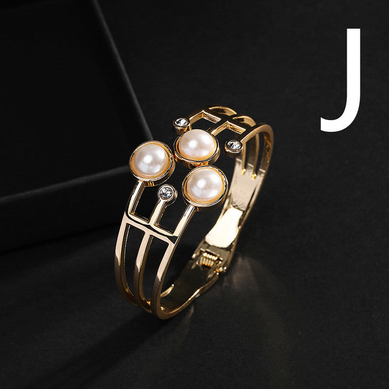 Double Pearl Bracelet: A Perfect Accessory for Every Occasion's Elegance