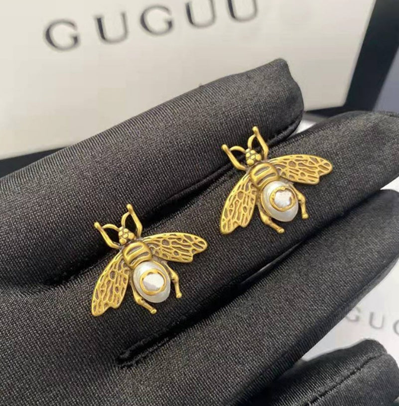 Vintage Little Bee Ear Stud: Unique Charm for Everyday Elegance