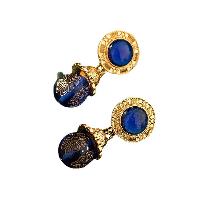 Vintage Earrings: Uncovering Their Allure, Style, and Lasting Quality