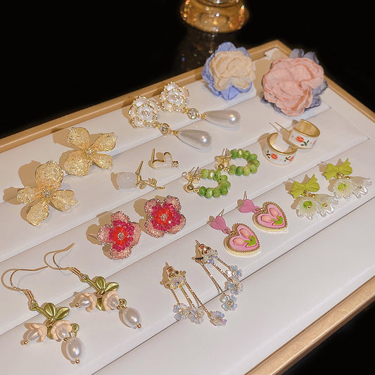 Découvrez des boucles d'oreilles à fleurs vintage uniques : l'accessoire parfait pour toutes les occasions !