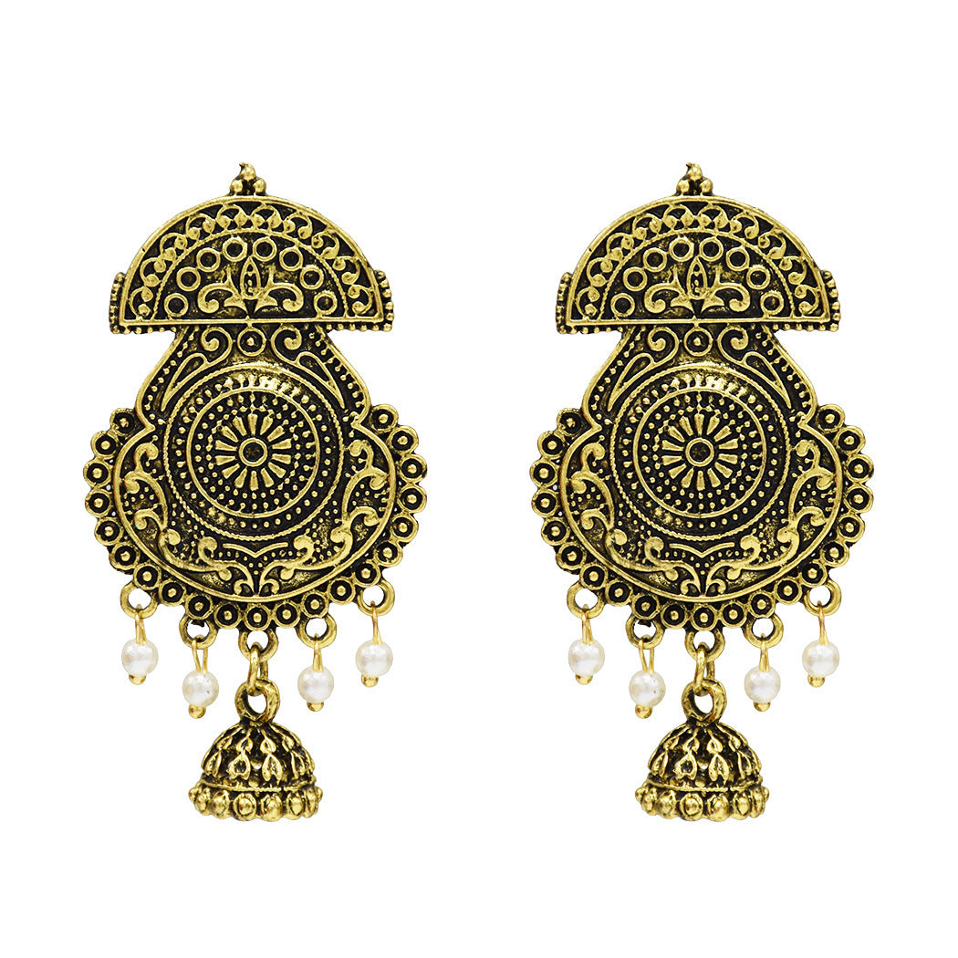 Classic Beauty: Vintage Pearl Earrings Add Sophistication to Every Outfit