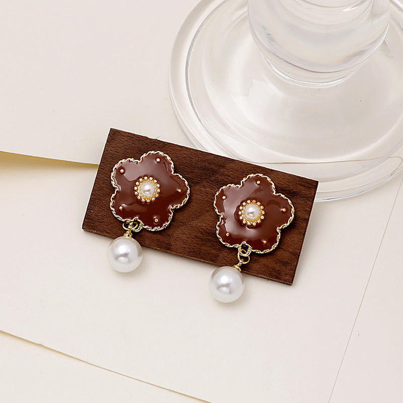 Stunning Baroque Vintage Flower Pearl Earrings: Perfect for Any Occasion